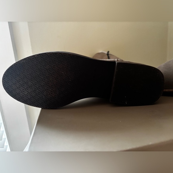 Donald Pliner Women's Isla Suede knee high Boot Size 8. **Like new** - Picture 9 of 11